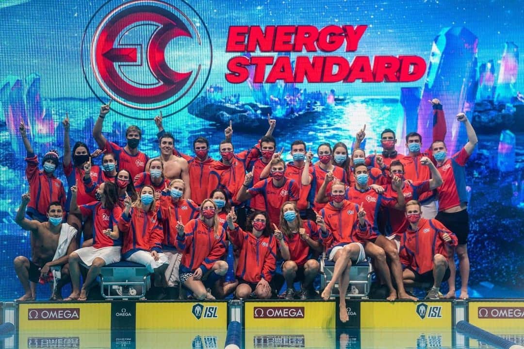 フェムケ・ヘームスケルクさんのインスタグラム写真 - (フェムケ・ヘームスケルクInstagram)「Thank you @energystandard 🔴🔵⚡!! The Budapest-Bubble came to an end. Had the best weeks of 2020! ❤️ Super proud of the team, we did amazing but @calicondors_isl were even more on fire. Congrats ✨ . . . #ISL2020 #Aquapower #Budapest2020 #RitsRats 📸 : @minekasapoglu & @pezmoz」11月23日 16時41分 - femheemskerk