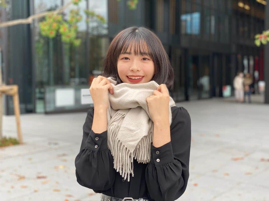 麻生果恩のインスタグラム：「ポートレートで撮ってもらったんだ☺︎ . . #ポートレート#ポートレート撮影 #jk#高校生#マフラー#ブラックコーデ」