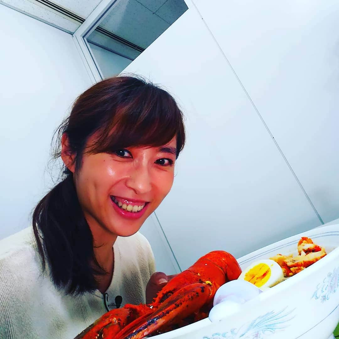 宮崎文子のインスタグラム：「#とあるひのロケの思い出 #サブスク #北海道 #ラーメン #まさかの #ロブスター  インスタ映えがとにかくにがて。 この日の課題は 映えラーメンを作ること、 だったのですが。  全然できなかった…。  お店推奨の形が一番おいしいよ。たぶん。」