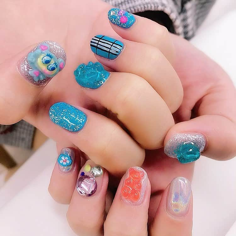 円田はるかのインスタグラム：「#angelblue ネイル💅🏼 かわいすぎるね…… 右手薬指は私達の衣装モチーフだよ🥺💙」