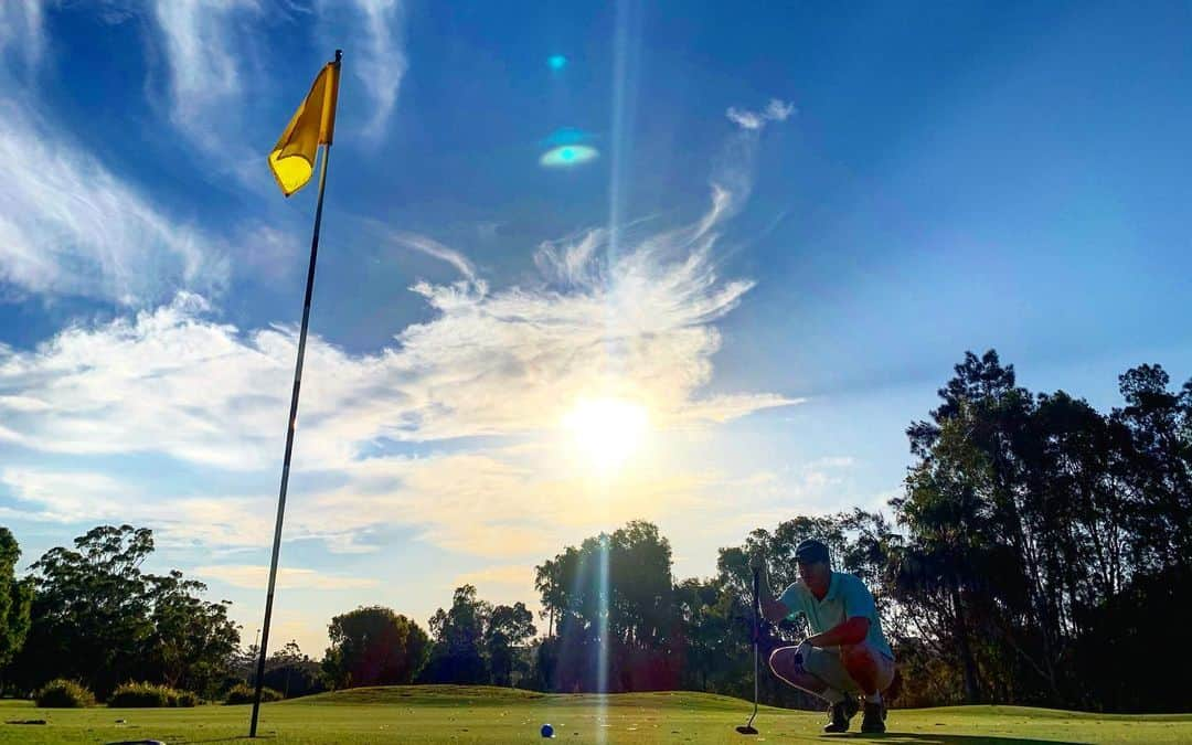 トッド・ラサンスのインスタグラム：「Absolute cracker day for it ⛳️ apart from running my Dad over in the cart, I had my best round 😉」