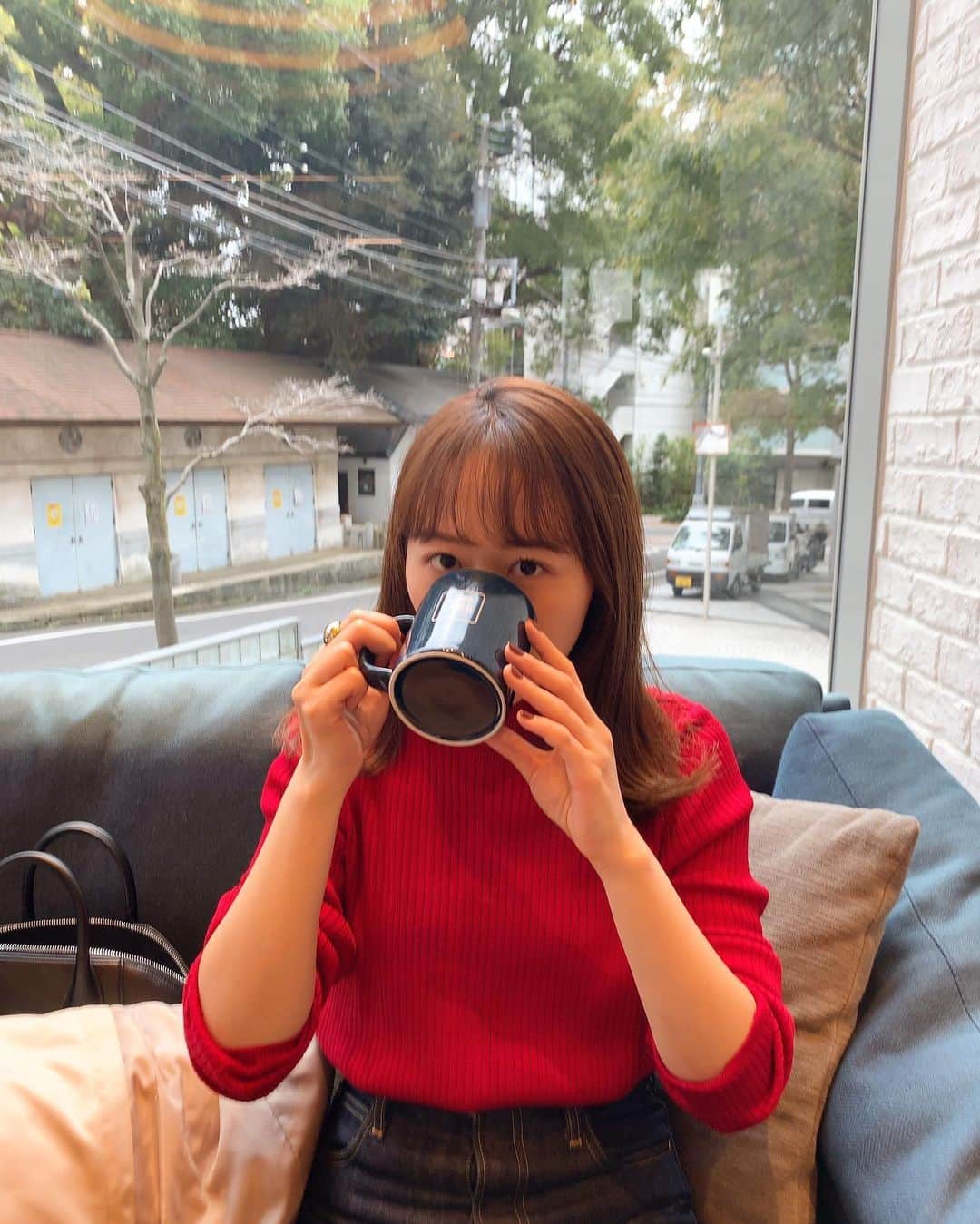 奥平真衣のインスタグラム：「カラフルなニットをたくさん買ったので冬が楽しみ🧶！」