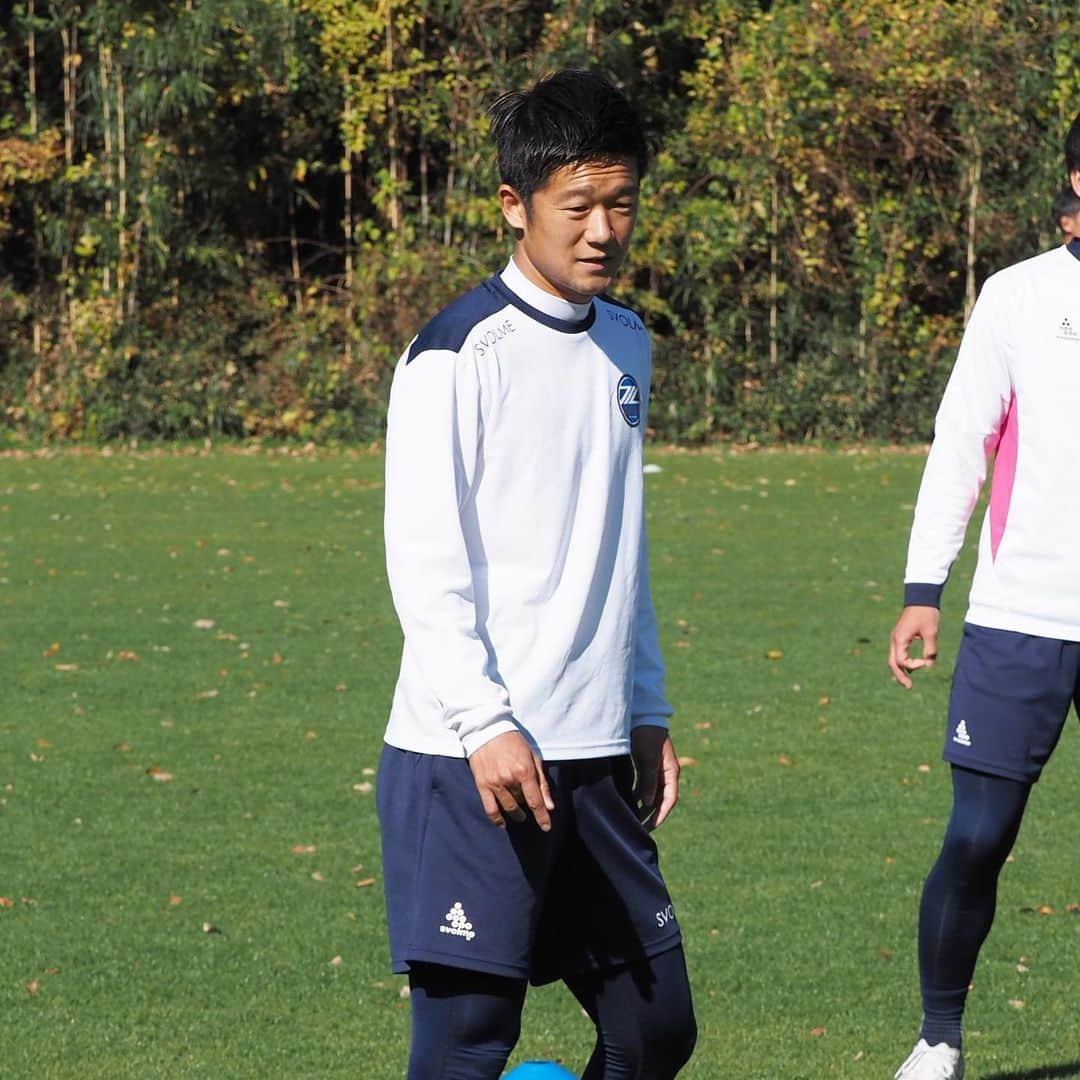 FC町田ゼルビアさんのインスタグラム写真 - (FC町田ゼルビアInstagram)「本日のトレーニングフォト(10枚)👟⚽️ スワイプしてね→📸 . 🗓11月23日(月) 1️⃣ #酒井隆介 2️⃣ #下坂晃城 3️⃣ #マソビッチ 4️⃣ #青木義孝 5️⃣ #ドリアンバブンスキー 6️⃣ #森村昂太 7️⃣ #ジョンチュングン 8️⃣ #ノリエガエリック  9️⃣ #大谷尚輝 🔟 #李漢宰   #FC町田ゼルビア #zelvia #Jリーグ #サッカー #スポーツ #soccer #football #jleague #町田 #svolme #上の原グラウンド #トレーニング #イケメン」11月23日 17時11分 - fcmachidazelvia