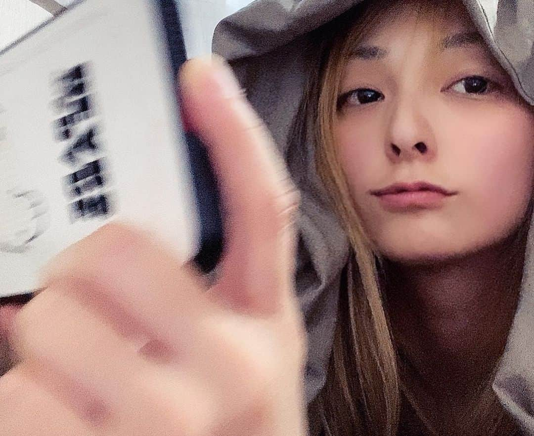 琴乃さんのインスタグラム写真 - (琴乃Instagram)「I don't want to get out of bed.  #game #原神 #원신　#genshinimpact  #koreangirl  #selfie #selca #생얼 #생얼스타그램 #셀카 #셀스타그램 #셀피 #셀카그램 #スッピン #ゲームしかしない」11月23日 17時11分 - realsujeong