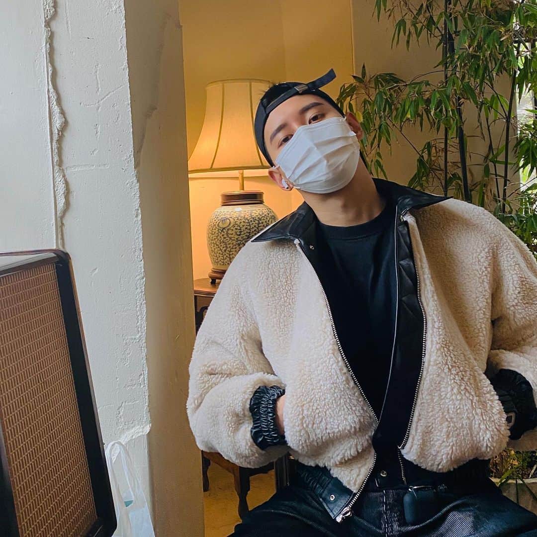 ビボム のインスタグラム：「나른나른 월요일🧸」