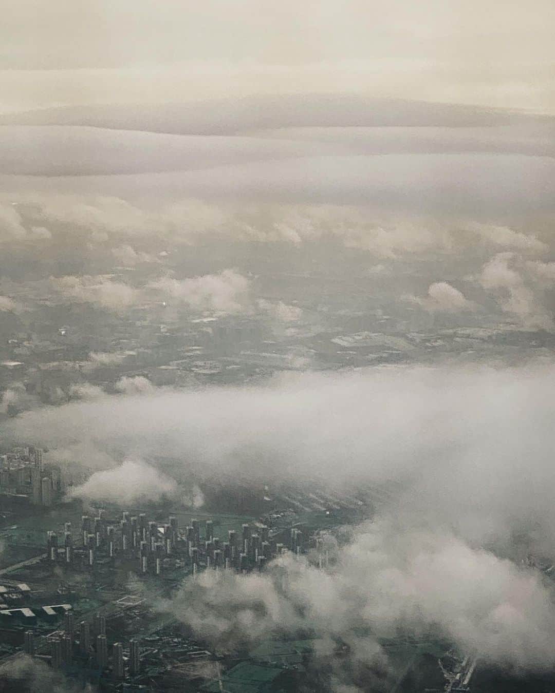 リウ・ウェンのインスタグラム：「#WenInFlight」