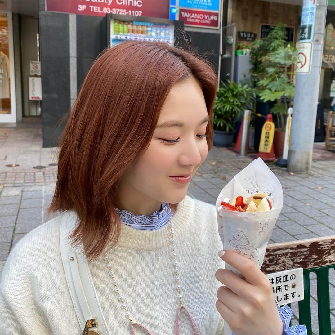 ひよんさんのインスタグラム写真 - (ひよんInstagram)「🍦🍰🍭 ㅤㅤㅤㅤㅤㅤㅤㅤㅤㅤㅤㅤㅤ この前撮影で自由が丘にいったの💓 そのときクレープ買ってもらったのだけど、 Twinshのダイエットケースつけてるのに 普通に全部食べた🐷🐷 クレープ丸々1つ食べるの久しぶりすぎて 幸せな気持ちだった🤤😝🥰 ㅤㅤㅤㅤㅤㅤㅤㅤㅤㅤㅤㅤㅤ 3枚目の顔なんかおもしろい🤣笑 ㅤㅤㅤㅤㅤㅤㅤㅤㅤㅤㅤㅤㅤ #ひよん #희영 #아이폰케이스 #twinsh #caseiphone #iphone11promax #トゥウィンシュ #アイフォンケース」11月23日 17時24分 - cchan_fee4