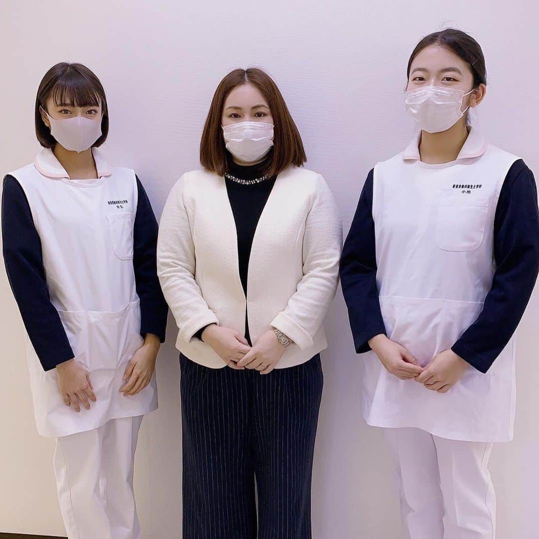 新東京歯科衛生士学校さんのインスタグラム写真 - (新東京歯科衛生士学校Instagram)「2年生はいよいよ、実際に歯科医院等で実習する、「臨地実習」が始まります✨✨それに向けて、実習前教育が行われました😍✏️📖 講師を務めてくださったのは、実習先指導歯科衛生士でもあり、フリーランスで活躍されている平先生（新東京卒業生）です！！！  実習生として1番大切なのは、場を乱さないこと！！ 学生たちは、メモを取り真剣に聴講していました♪実習頑張ってください！！！📣✨✨  #新東京 #歯科衛生士　#臨地実習　#笑顔をつくる学校」11月23日 17時27分 - dh_shintokyo