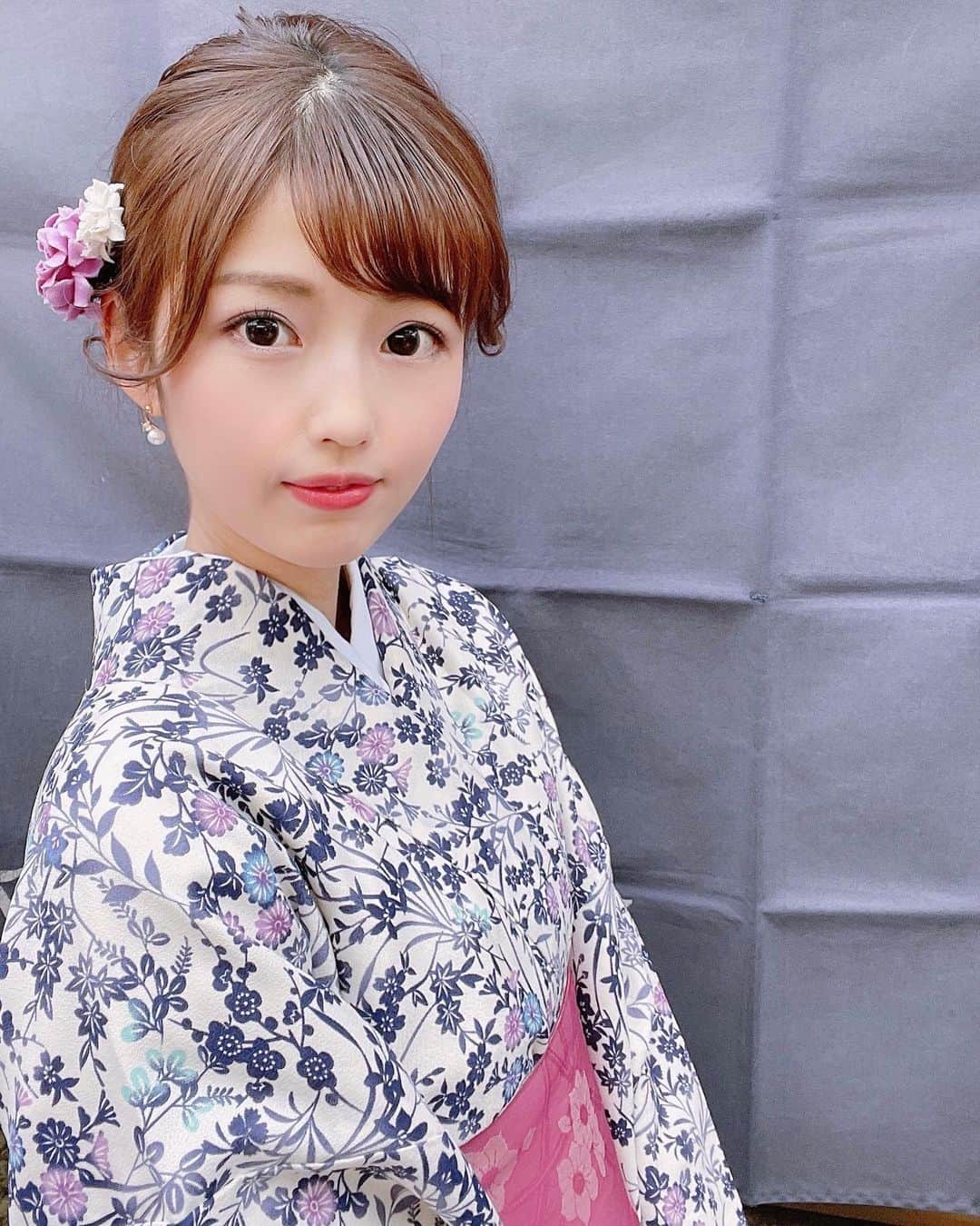 松尾友加里のインスタグラム：「❤︎着物...休日❤︎ 初めての着物でこのカラーを 選びました👘♡ _ _ _ _ _ _ _ _ #happy #day #new #着物 #浅草カフェ  #instagood #instagram」