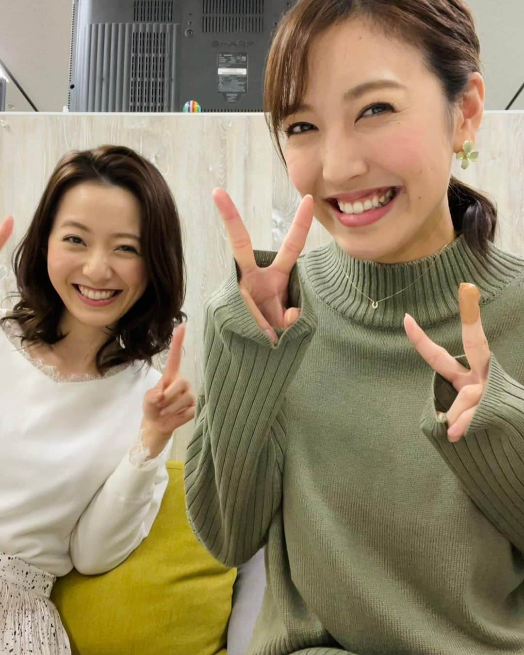 内田嶺衣奈さんのインスタグラム写真 - (内田嶺衣奈Instagram)「昨日は癒しのよーちゃんに会えました🥰  週末ほんの少しだけですが会える時にはパワーチャージしています🥳🔌✨  #小澤陽子　アナ #太陽系☀️ #🔌🔋 #昨日はいい夫婦の日♡ #今日は勤労感謝の日✨ #そしてゆーみん堤ちゃんのお誕生日🎂 #毎日が誰かの記念日💐 #衣装の袖レースが可愛い🥺」11月23日 17時35分 - reina.uchida