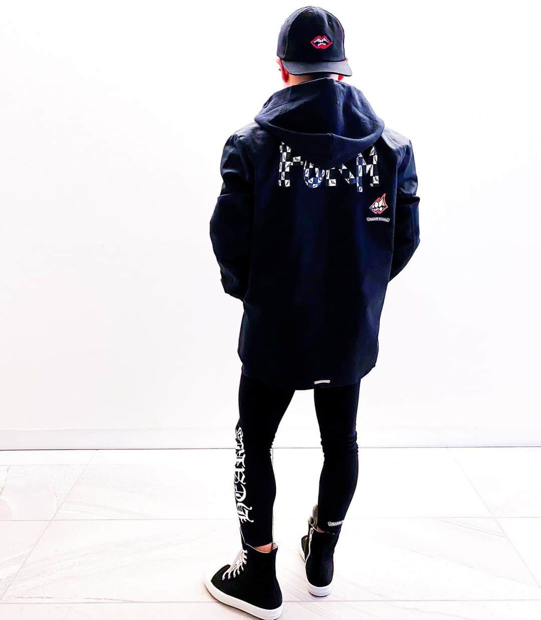 のインスタグラム：「🏁👄🏁 chomper boy ・ ・ ・ ・ ・ ・ ・ ・ ・ ・ #chromeheartsofficial #chromehearts #chromehearts22k #richardstark #laurielynnstark #jessejostark #mattyboy #mattdigiacomo #ch #silver #leather #ootd #outfit #ootdmen #mensfashion #hypebeast hypebeast #rickowens #darkshadows #リックオウエンス #ダークシャドウ #クロムハーツ #クロムハーツ部 #크롬하츠 #克罗心」