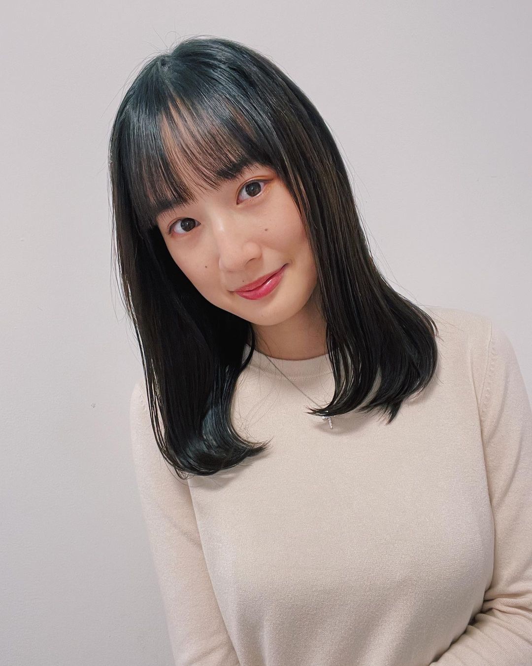 栗原一徳さんのインスタグラム写真 - (栗原一徳Instagram)「【Natural Bang】  @kaho_takashima  いつもありがとうね✂︎  🥸←これにハマってる。  #ボブ #ボブヘア #ライフスタイル #セミロング #ミディアムヘア #セミディ #デジタルパーマ #前髪カット #小顔ヘア #ミディアム #トリートメント #イメチェン #髪質改善 #外国人風 #美少女 #パーマヘア  #東京 #Tokyo #銀座 #Ginza #美容院 #美容室 #youtube #vlog #撮影  #发型 #微博 #小红书 #wechat」11月23日 17時44分 - kuri_answer