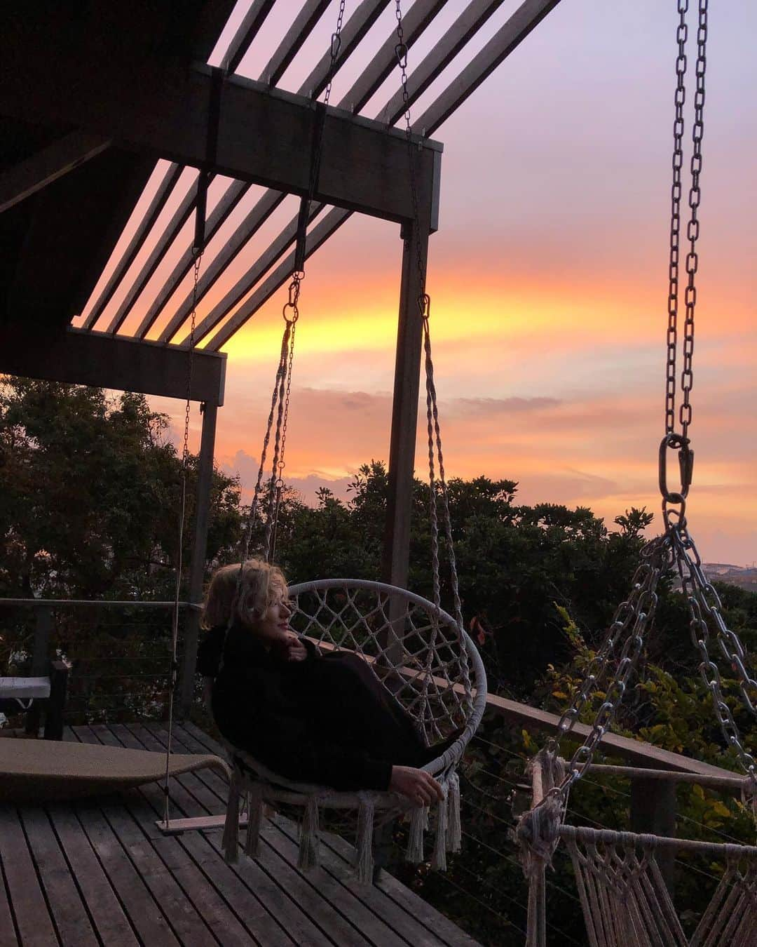 中川友里さんのインスタグラム写真 - (中川友里Instagram)「beautiful sunrise #chilling #kamakura #dreamhouse @casabaseresorts  朝焼けと小鳥のさえずり、揺れるブランコが最高👏👏👏 子供の頃の夢を凝縮した、自然を愛する素晴らしきdream house🧚🏻🌳🍁🌞🌛🛤🏡」11月23日 17時48分 - darayunya