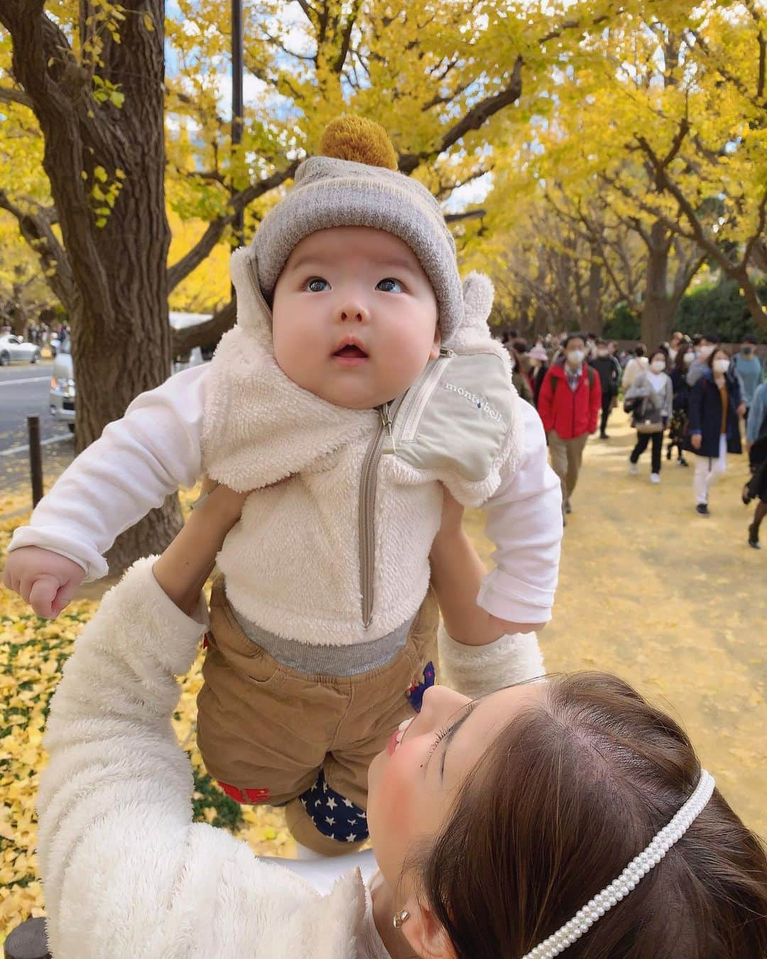 湯浅幸大さんのインスタグラム写真 - (湯浅幸大Instagram)「いちょう並木をお散歩👨‍👩‍👦」11月23日 17時48分 - kingyuasa