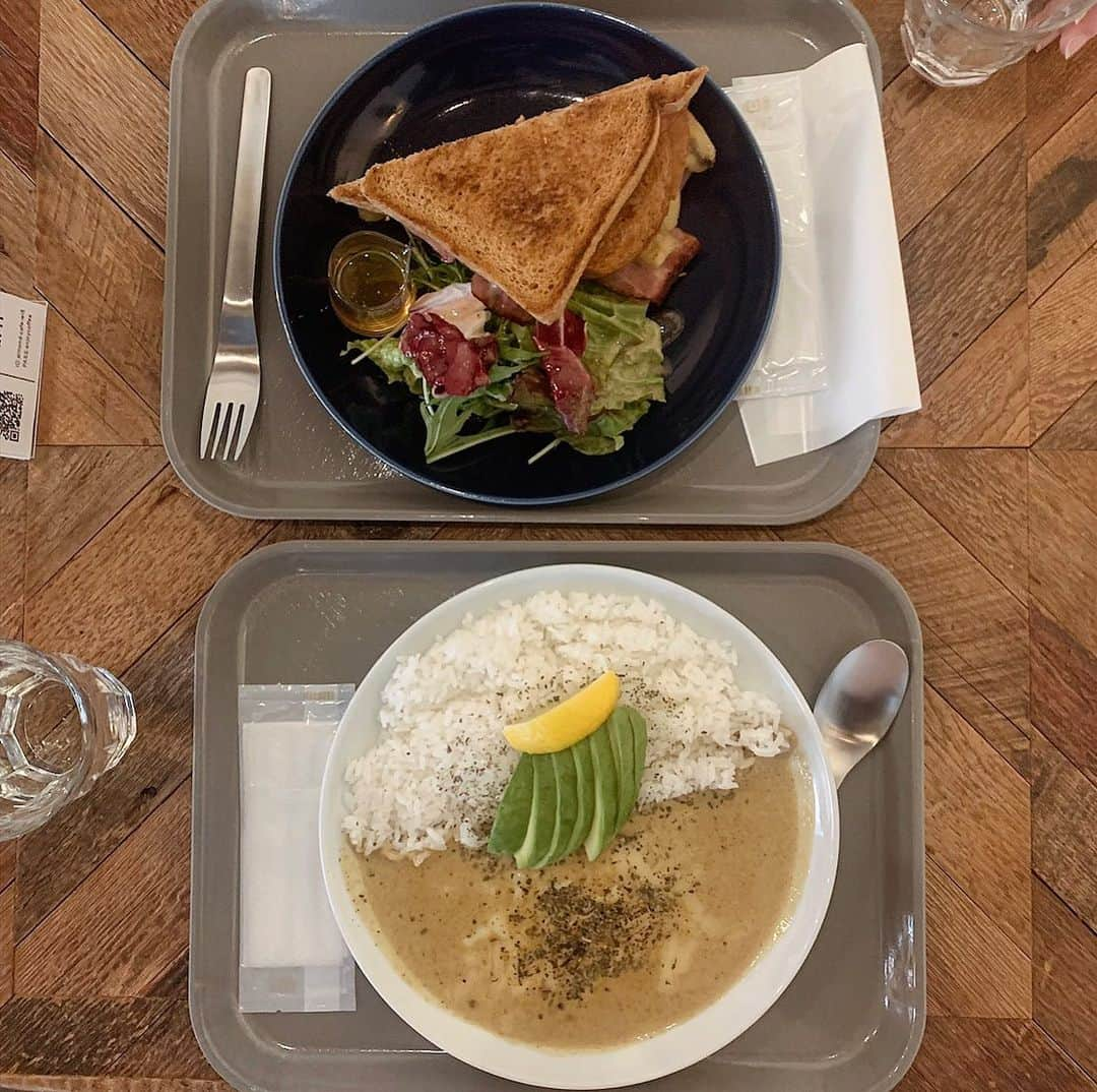 野村明日香さんのインスタグラム写真 - (野村明日香Instagram)「﻿ ﻿ 📍almond hostel & cafe﻿ アボカドチーズカレー﻿ ﻿ スパイシーめなカレーに﻿ アボカドチーズの最強な組み合わせ𓂅𓂅﻿ ﻿ 美味しかったけどやっぱりカレーは甘口派🤫﻿ ﻿」11月23日 18時00分 - asu__ka26