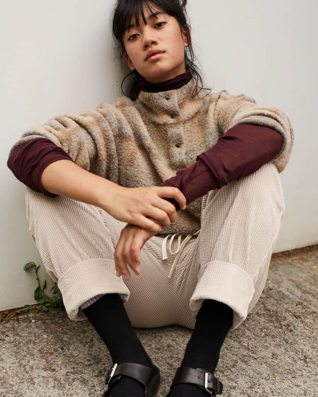 アメリカンビンテージのインスタグラム：「Chillin' in comfy clothes ___ #AmericanVintage #FW20 #womenswear」