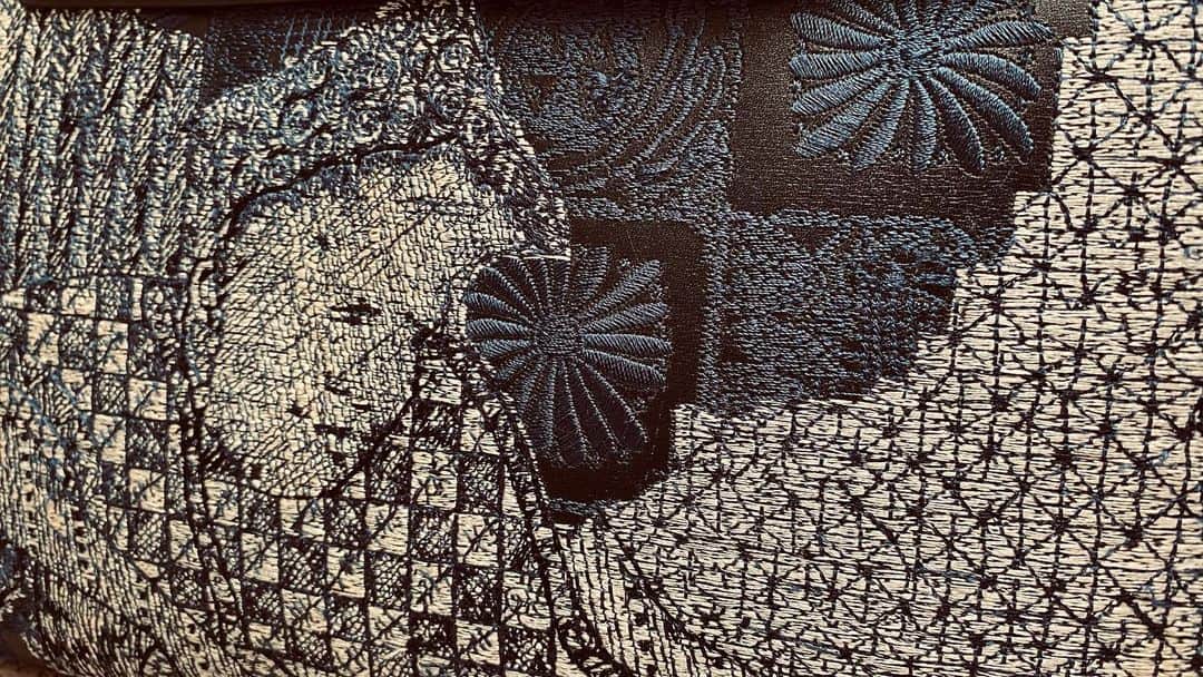 ジェイアーさんのインスタグラム写真 - (ジェイアーInstagram)「The Vintage Iconic Hermes Bags Transformed by Jay Ahr  « Indigo » Act 2 Provenance: Tokyo, Japan 1991  « Indigo » Act 5 Provenance: Fukuoka, japan 1988  Yarn embroidery   #hermes #jayahr #jonathanriss #kelly #birkin #constance #hermes #hermesbag #birkinbandana #bandana #oneoff #vintage #embroidery #sustainable #Art  #iconsxjayahr #everyhumanisanartist  #indigo #japan #westAfrica #indigofera」11月23日 18時04分 - _jay_ahr_