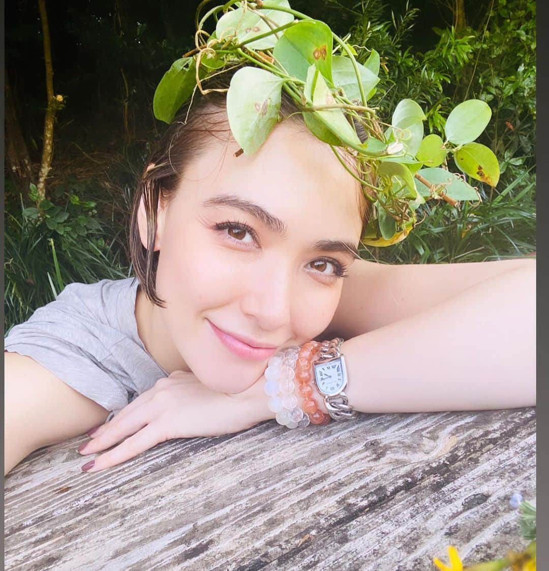 ダンシーシャノン美沙のインスタグラム：「Yes I’m recharged . It’s time to go back to my model life little by little ...🐣. Where you live and where you stay are so important for your mental health.  But I’m still here having a slow life 🤪☘  #life #followyourdreams #love #relax #nature #yogini #selfie #model #japan #okinawa #ロダンアンドフィールズ  #ロダンアンドフィールズコンサルタント」