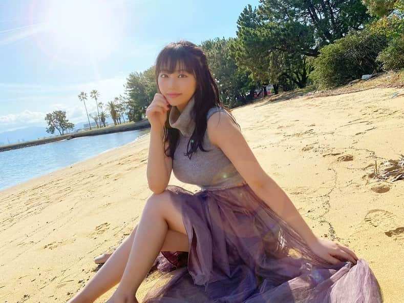 田中美久さんのインスタグラム写真 - (田中美久Instagram)「オフショット集。. . . こちらは、表紙をさせて頂いたBOMBさんのオフショット集でございます。. . この日は、朝すごく雨が降ってたんですが晴れ女なので撮影する時はとっても綺麗な青空で素敵な写真が沢山撮れました♪. . みんなどのみくりんが好きですか？？」11月23日 18時07分 - mikumonmon_48