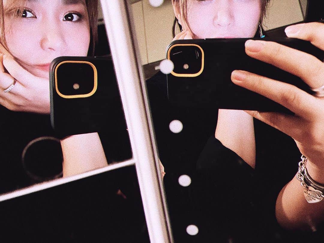 二宮愛のインスタグラム：「今日のレコーディングは気持ちよかったなぁ🦭✨ ガッツリ歌った感。 来週のYouTube更新もお楽しみに🙋‍♀️♥️♥️♥️ ________________ #youtuber #youtube #singer #instagood #instagram #instamusic #musician」