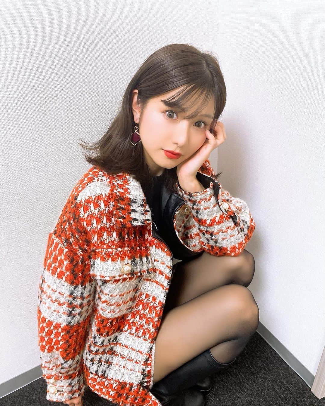 谷川愛梨のインスタグラム：「: もうすぐ生誕イベントということで New愛梨を見てほしくて 髪色も新しくしてきました👶🤍 最近はずっと暗髪だったけど 綺麗なベージュにしてもらったよ🎼 お洋服は、最近大好き過ぎる  @spicaglow 🥺♥️ デザインも色味もほんっとに可愛くて すっかり虜です🤦‍♀️ 親友のお誕生日にここのブランドの お洋服をプレゼントする予定☺️🎁🎼 コードpsh5600使うと お得になるの皆様にも教えちゃう🤍 #spicaglow #spicaglowstyle」