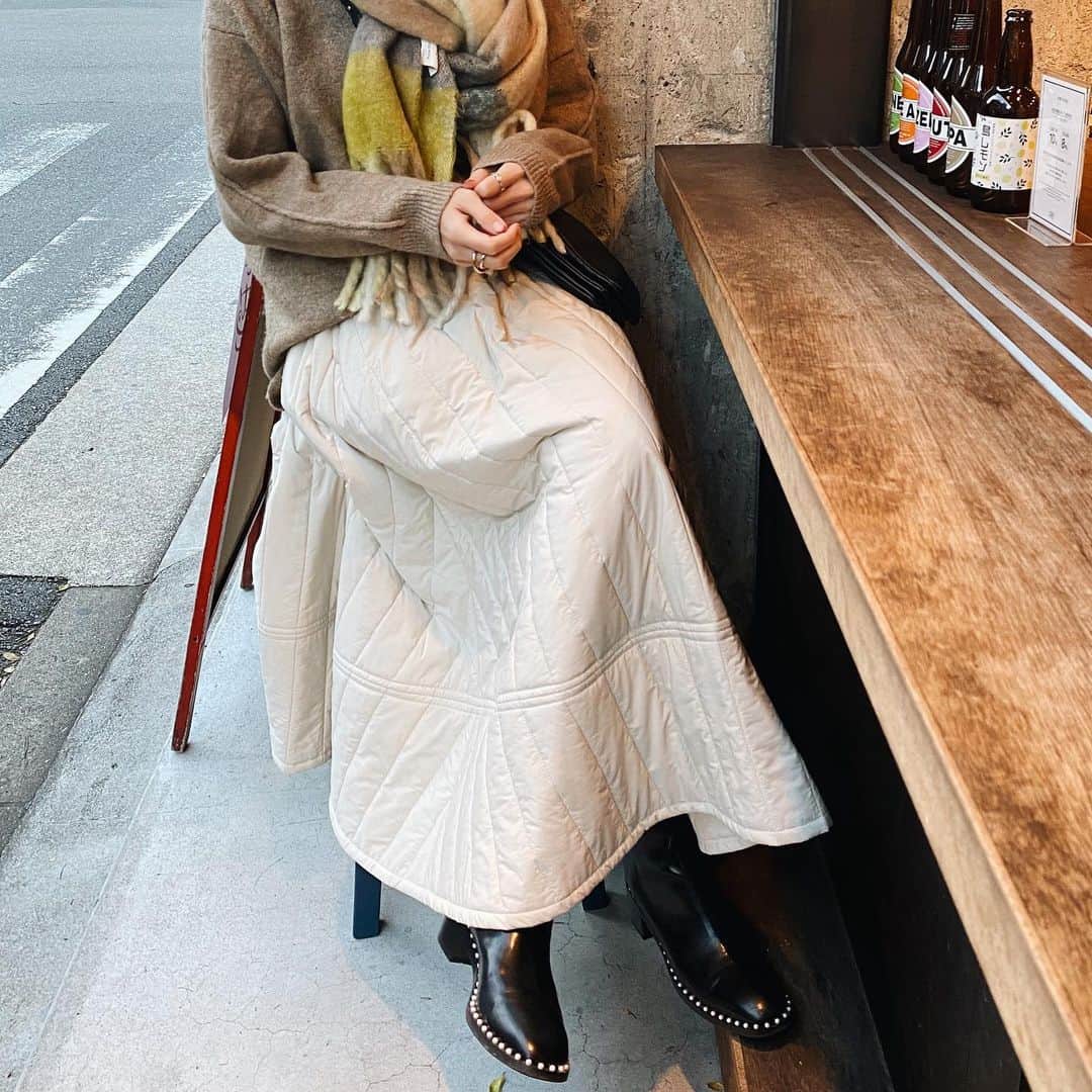 美生のインスタグラム：「#akiron_donoban﻿ ﻿ ﻿ ﻿ 久しぶりの夫婦時間は﻿ いつものコーデに﻿ #パールショートブーツ を合わせて♡♡﻿ ﻿ ﻿ @m_akiron さんコラボのブーツは﻿ 明日11:59まで予約受付中です✍️♡♡﻿ ﻿@donobanweb ﻿」