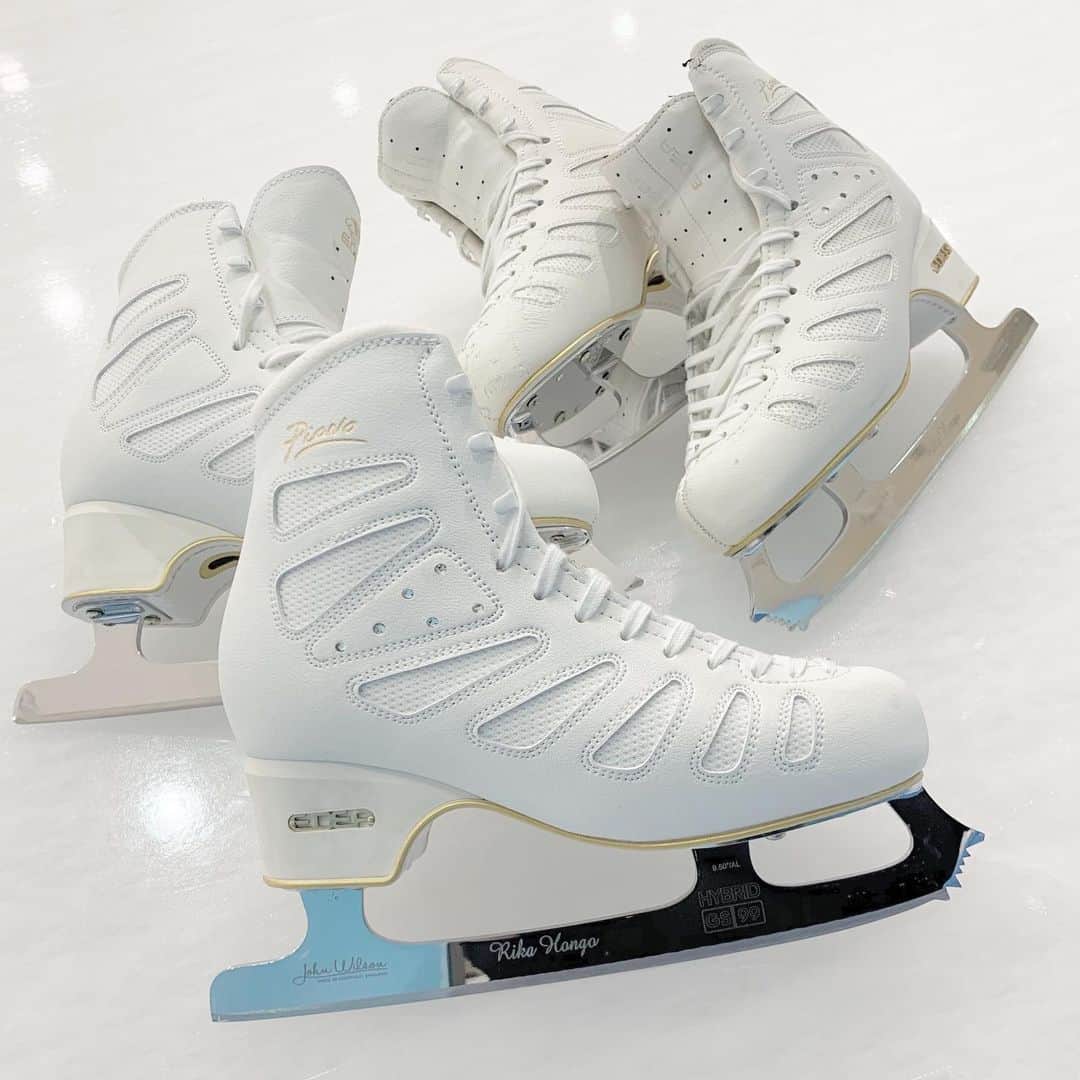 本郷理華のインスタグラム：「New⛸🤩 また練習を始めてから一緒に頑張ってくれた靴今までありがとうございました🙏🏻 新しい靴で頑張ります✌🏻よろしくお願いします🤣」