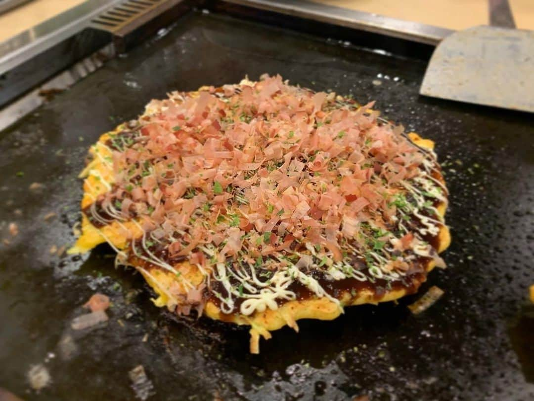 石川直宏さんのインスタグラム写真 - (石川直宏Instagram)「月島でもんじゃとお好み焼き😋 亀が散歩🚶‍♂️🐢！？笑  からの、本日最終日だった「アートパラ深川」へ👨‍👩‍👧‍👧  富岡八幡宮が素敵な絵や絵馬で彩られていました✨ . . #月島 #もんじゃ焼き #お好み焼き #アートパラ深川 #おしゃべりな芸術祭 @artparafukagawa  #富岡八幡宮 #familytime」11月23日 18時25分 - sgss.18