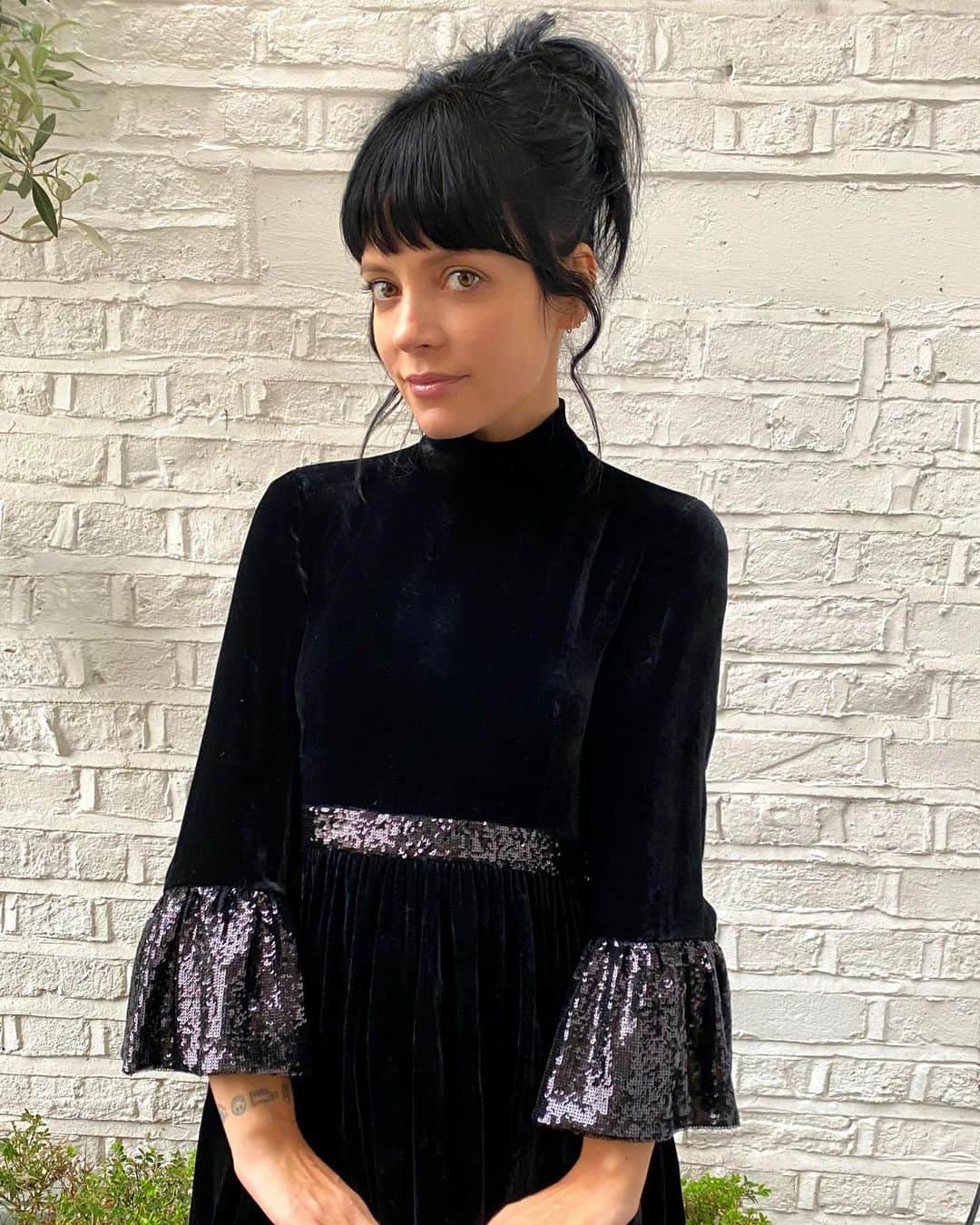 リリー・アレンさんのインスタグラム写真 - (リリー・アレンInstagram)「little bit of glam for a little bit of work today. 😘」11月23日 23時52分 - lilyallen