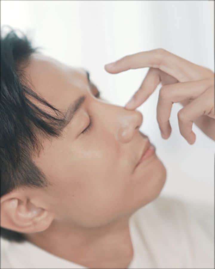 デスモンド・タンのインスタグラム：「My skin is well protected with @dprogramsg Urban Damage Care and I'm ready to face the city, whether heading outdoors or staying indoors! Are you? 😁   Did you know that pollutants like dust, dirt, vehicle exhaust fumes and PM2.5 that are acidic and harmful to our skin? Whether staying indoors or going outdoors, our skin is exposed to pollutants, dirt and dust that will cause redness, dryness and increased sensitivity. Fret not, we can soothe, moisturise and protect our skin today with just d Program's 2 step program, Urban Damage Care foaming wash and moisturiser! Watch and let me show you how this program can protect your skin. d Program Urban Damage Care program is exclusively available at Watsons.   Enjoy 2 for 25% off from now till 2 Dec and receive a FREE* beauty skincare set with every purchase. @watsonssg member get to enjoy additional 5% off and receive a $8 cash voucher with min $80 spend. *T&C apply. Head to d Program page to find out more on the redemption.   #dprogram #UrbanDamageCare #Solutionforpollution #Solutionforindoorpollution #Solutionforrednessproneskin」