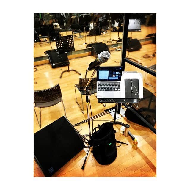 のインスタグラム：「気にせずマイク通して歌える時間が長いという幸せ、一回一回大切に🎤 #AAA #rehearsal  #chorus」