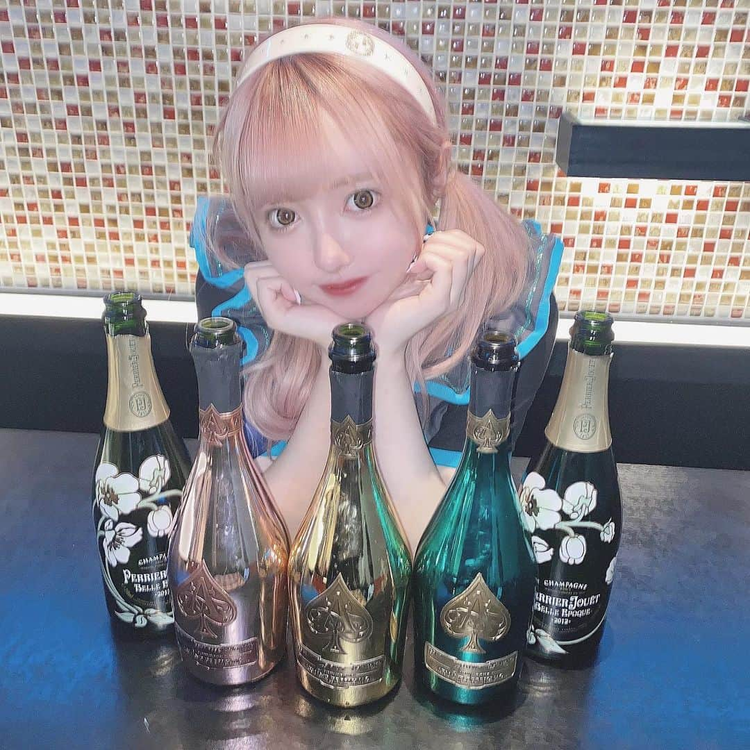 望月めるさんのインスタグラム写真 - (望月めるInstagram)「アルマンド初めて飲んだおいしかった🚥」11月23日 18時34分 - mell._.mtzk