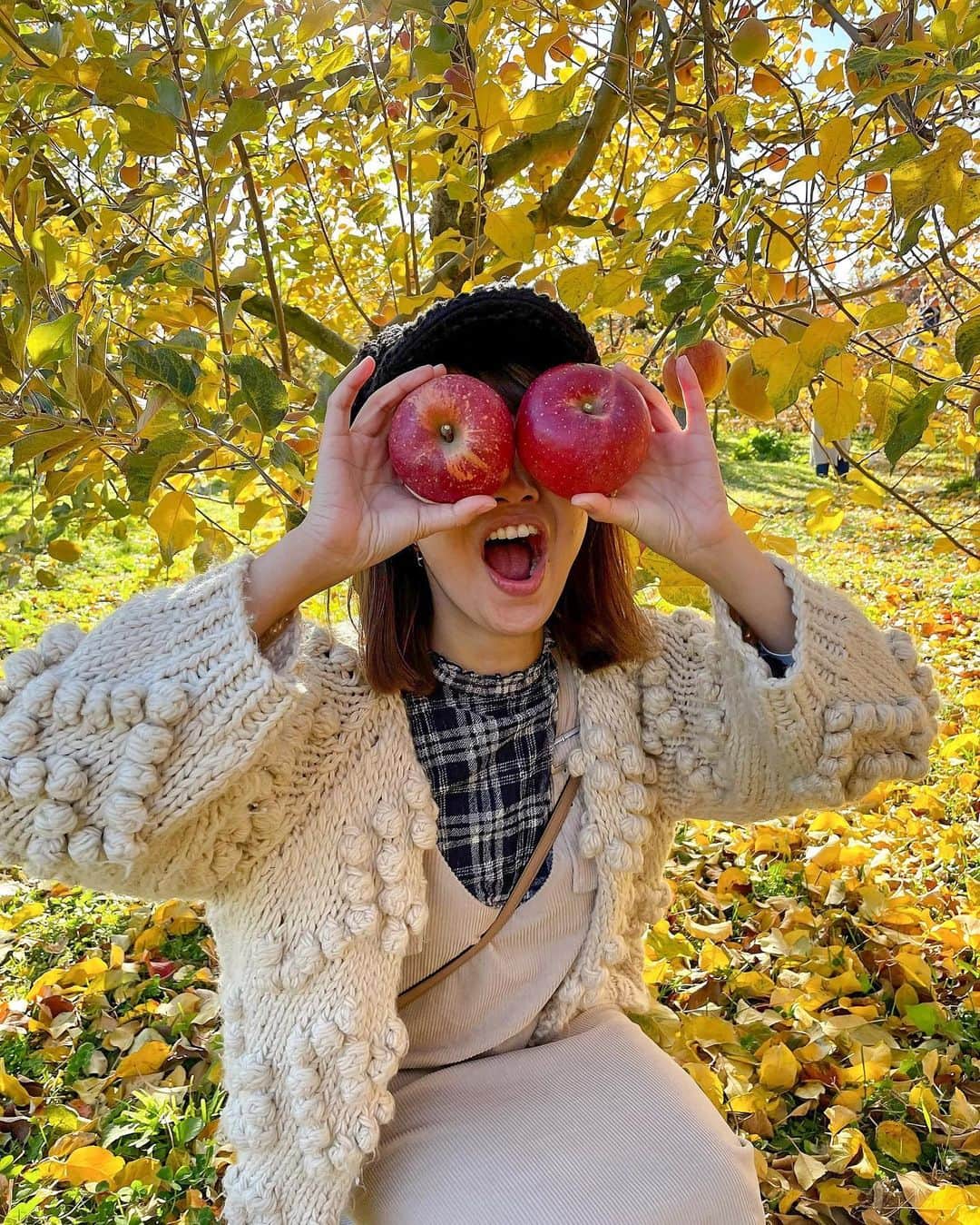 古川真奈美さんのインスタグラム写真 - (古川真奈美Instagram)「.﻿ .﻿ . ﻿ リンゴ狩り🍎﻿ ﻿ ﻿ ﻿ ﻿ #リンゴ狩り #りんご狩り #フルーツ狩り好き﻿ #instalike #instamood  #ootd #东京 #扎心了 #ow #맞팔 #instapic  #팔로우미 #instaphoto #instagravure #girl #follow #followme #グラビア #japanesegirl #selfies  #インスタグラビア  #gravure ﻿」11月23日 19時02分 - mana_0619
