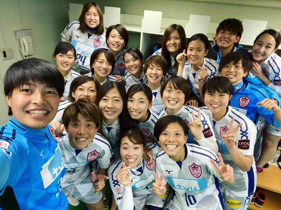 小林海青のインスタグラム：「今季のなでしこリーグ全日程が終了しました⚽️ . 開幕も危ぶまれた難しいシーズンでしたが、沢山の方々のサポートのおかげで無事に最終節を終えることが出来ました。 本当にありがとうございます。 . 残すは皇后杯！頑張ろう💪💪💪 . そしてまなさん300試合出場達成おめでとうございました🎊🎊」