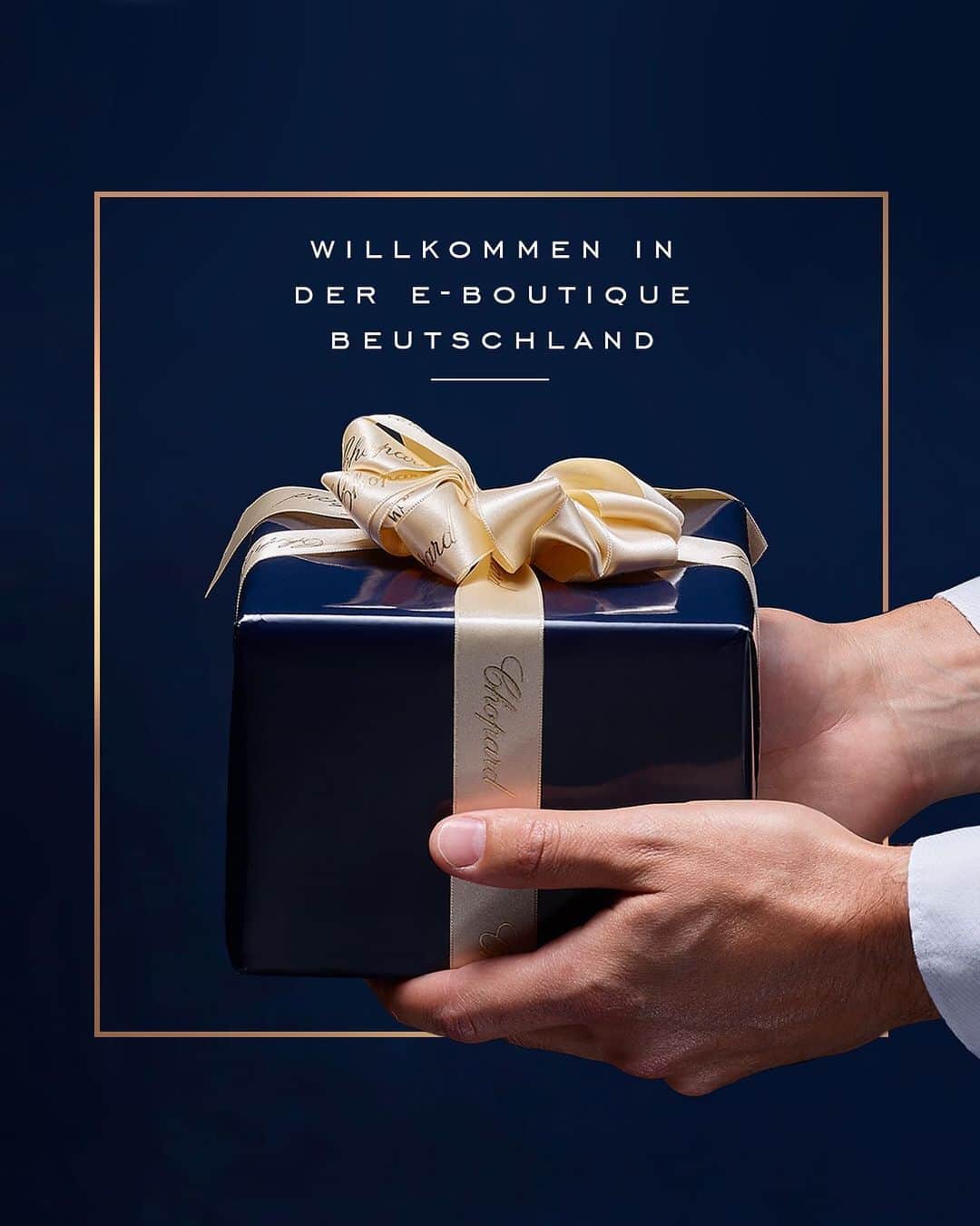 ショパールさんのインスタグラム写真 - (ショパールInstagram)「Bienvenue / Wilkommen. With the launch of our French 🇫🇷 and German 🇩🇪 e-boutiques your Chopard essentials are now delivered to your home. #ChopardGift」11月23日 19時08分 - chopard