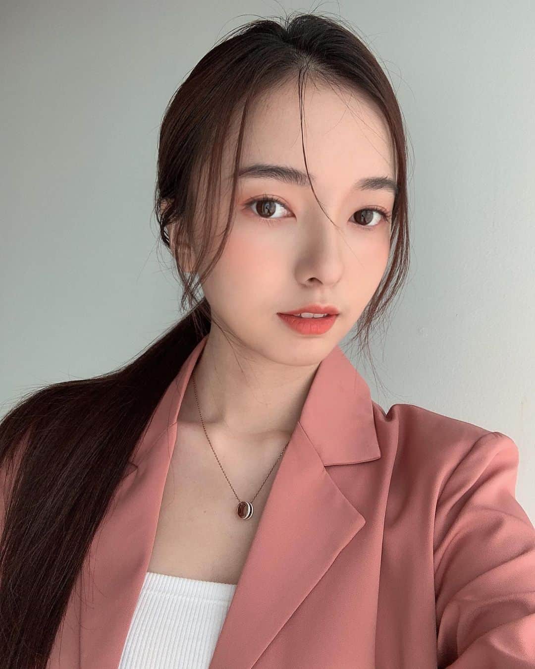 STEPHY YIWENのインスタグラム：「🤍🤍  MUA @ba0_0201」