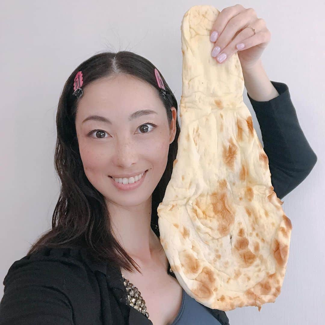 佐藤康恵のインスタグラム：「（≧∇≦）ナン情報〜〜🎵 ・ ・ ・ 佐藤康恵 ニューシングル配信リリース 2020年12月2日  iTunes Store、Apple Music、Spotifyなど各ストアで配信スタート  今年21年ぶりに「Sunshine Hours」を配信リリースした佐藤康恵の次なる新曲は「Sweet Sweet」。  女優、モデル、女性として輝き続ける彼女の声を生かした新曲は、ビター＆スウィートが入り混じったミディアムナンバー。恋愛における不安や焦燥感に駆られる感情を包み隠さず露わになっている。  ◆プロデュース：宗像仁志 ◆作詞：谷亜ヒロコ ◆作曲/編曲：宗像仁志 映像クリエイター＠Soleil&制作によるMVも制作中！ お楽しみに！  💖💖💖 佐藤康恵音楽配信はコチラから🔽 https://big-up.style/E9iLo640Kb 💖💖💖  #ナンですよ〜 #ナン好き #好きな写真 #ysjewel #yasuesato #佐藤康恵 #japanesemodel #japaneseactress #singer #歌手 #女優 #モデル #youtuber #曲リリース #mama #二児の母 #spotify #サンシャインアワーズ #sunshinehours」