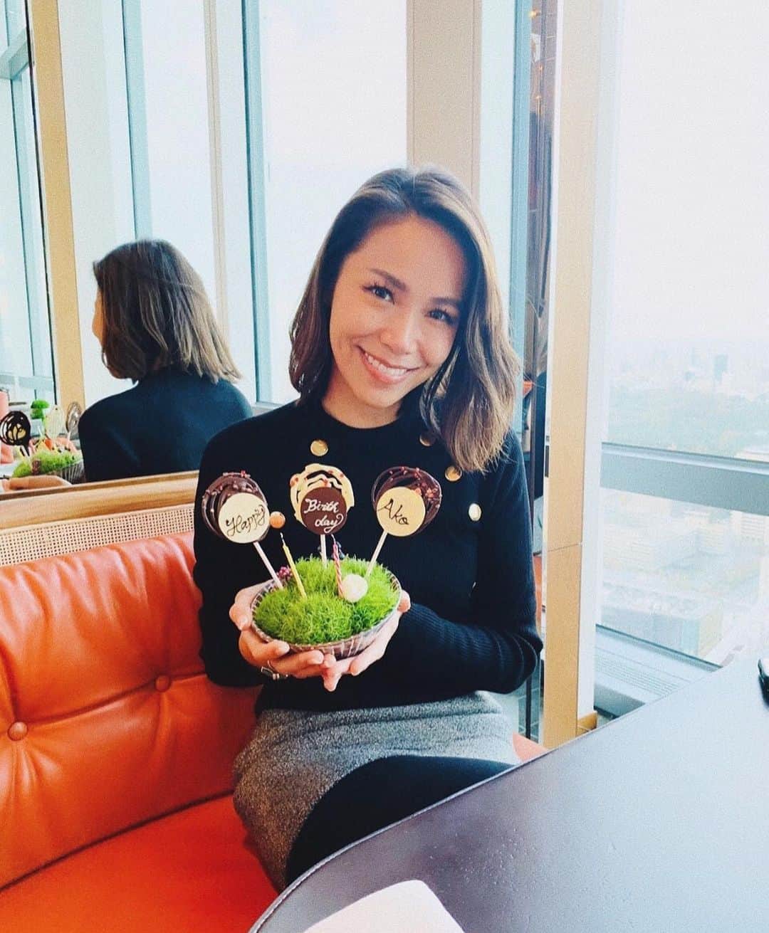 坂倉アコのインスタグラム：「Thank you ALL so much for the birthday wishes🥰 I do feel so blessed and loved....I feel very lucky to have amazing friends and family🙏✨ Another year, I already feel the new energy coming in, I am ready!!  BDメッセージありがとうございます💫❤️ まだ一つ一つにお返事返せていませんが、とっても嬉しいです。 大好きなお仕事が出来ていること、新しいことを学べていること、一緒に成長していける仲間がいること、家族の存在、健康であることなど、当たり前じゃない幸せに心から感謝してお誕生日を迎えられました👑💫✨  11-22-2020  #birthday #1122 #november #scorpio #sagittarius #newme #blessed #happy #makeawish」