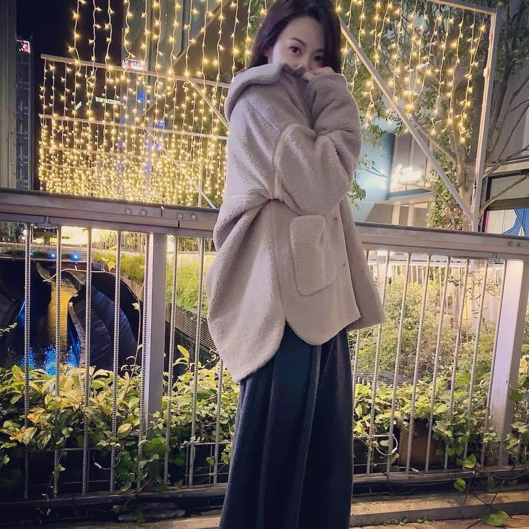 伴杏里さんのインスタグラム写真 - (伴杏里Instagram)「夜は寒いから❄️あったかいコート🧥 モコモコだよ🤍🤍🤍 @coel_y  #ootd #neon #november #先生ありがとう #冬に備えて」11月23日 19時23分 - anri.ban