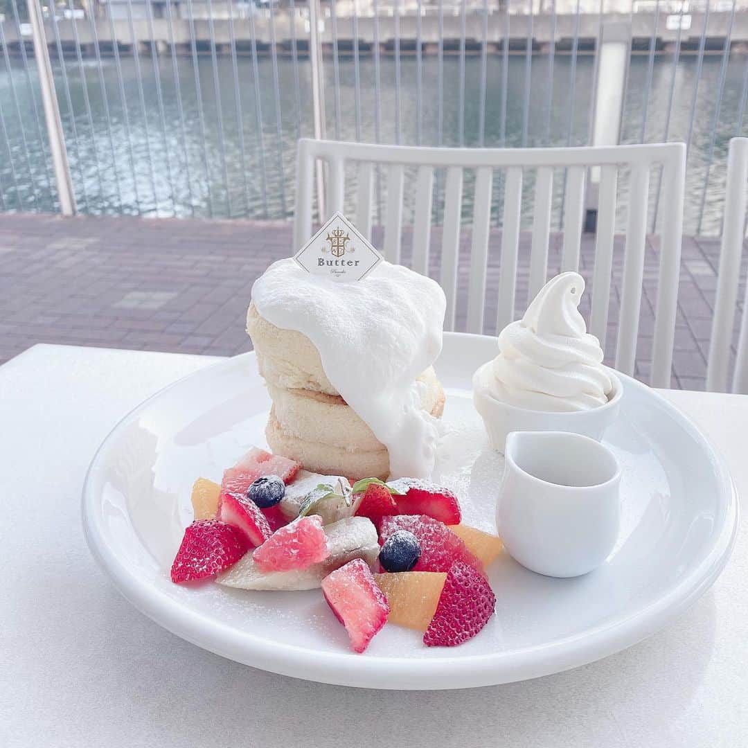 一ノ瀬陽鞠（ひまりん）さんのインスタグラム写真 - (一ノ瀬陽鞠（ひまりん）Instagram)「横浜のパンケーキ。いちご限定🍓  さいごはひまもひょっこりよ(？)」11月23日 19時36分 - lespros_himari
