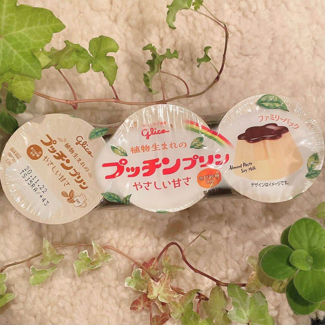 佐達ももこさんのインスタグラム写真 - (佐達ももこInstagram)「植物生まれのプッチンプリン🍮﻿ ﻿ みんな大好きなプッチンプリンが﻿ 植物原料の優しい甘さになっているよ🌱﻿ ﻿ 卵、牛乳など動物性の原料は使用せず、﻿ きび砂糖や豆乳などを使用した﻿ からだにもおいしい商品になってるんだって😊﻿ ﻿ 味は物足りないなんてことはなくて、﻿ プッチンプリンのカスタードのような美味しさと﻿ ぷるんっ！とした食感はそのまま💓💓﻿ ﻿ お子様にも安心して食べさせてあげられるし、﻿ 優しい甘さが大人にもちょうど良いから﻿ 親子で楽しめそうだね👧🧑﻿ ﻿ #植物生まれのプッチンプリン #植物性スイーツ #プッチンプリン﻿ #Glico_PR」11月23日 19時36分 - sadamomodayo