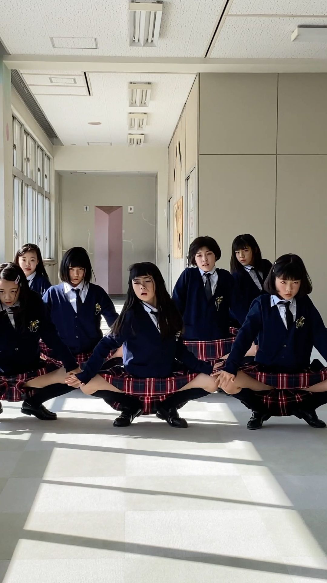 のインスタグラム：「Dancer  @anju.124 @iam__ayuka @nonohaaaaaaaa @harumekko.0417 @haruuua.chan_ @saho.vivibavi @saki_dance_1224   teacher @mitsunariwakimoto   music @reichi0118 #UCHIRA @reichi0118  本人まで届け❤️  choreographer @avecoo  shooting staff @mayumiuuu @yui_02_06  all mom❤️  zoomレッスンで選ばれた色んな各地のダンサーズ‼️  人と違ってもいい、 あなたはあなただから。  是非カッコいい皆んなを見てね❤️  #reichi #choreographer #avecoo #tokyo #japan #dance #jazzfunk #kids」