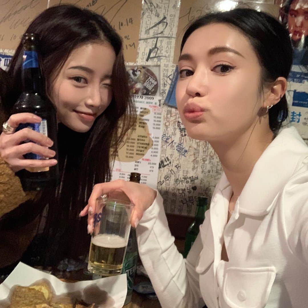 パク・ソラのインスタグラム：「어제우리ㅋㅋㅋㅋ우끼👯🖤」