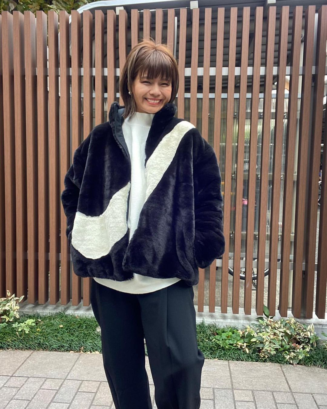 クロさんのインスタグラム写真 - (クロInstagram)「NIKE 「BOA JACKET & FAKE FUR JACKET」 ～REVEARSE キュウクツな日常をひっくり返せ〜　 @alpen_women  @sportsdepo_official なんだかとっても気分が上がって自然と笑顔がこぼれたよ☺️💕💕💕  ️ ️ ️ フワフワボアがとっても気持ち良くて、着心地抜群だった🥺♥︎︎♥︎︎ 私の場合、気分が落ちている時にも、お化粧しっかりして、オシャレをすると何だかパワーがみなぎってくる気がするよ💪🏽✨✨✨  #REVEARSE #スポーツデポ #sportsdepo #アルペン #NIKE #モコモコアウター #NIKEBOA #ナイキボア #pr #toricot #アイドラ #今日のコーデ #クロリサコーデ」11月23日 19時39分 - kuro_risa