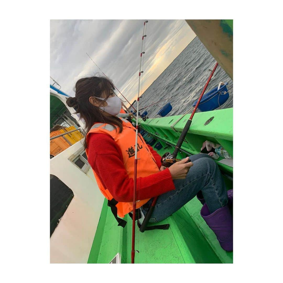 本郷杏奈さんのインスタグラム写真 - (本郷杏奈Instagram)「人生初の船釣り🎣🚢  #釣りガール#釣り#黒鯛 #アジ#多趣味#魚は触れません#お友達が餌付けも全部やってくれた笑」11月23日 19時43分 - annahongou