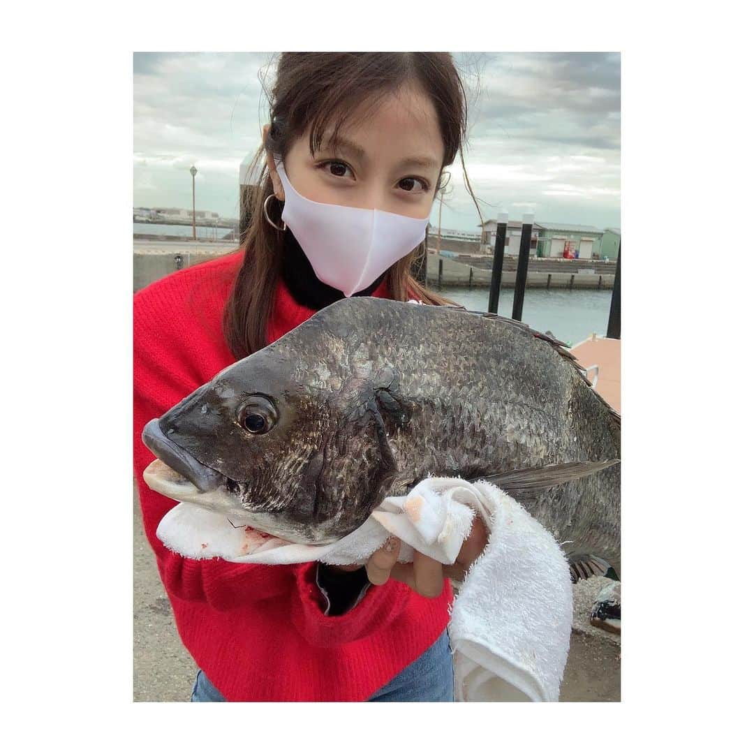 本郷杏奈さんのインスタグラム写真 - (本郷杏奈Instagram)「人生初の船釣り🎣🚢  #釣りガール#釣り#黒鯛 #アジ#多趣味#魚は触れません#お友達が餌付けも全部やってくれた笑」11月23日 19時43分 - annahongou