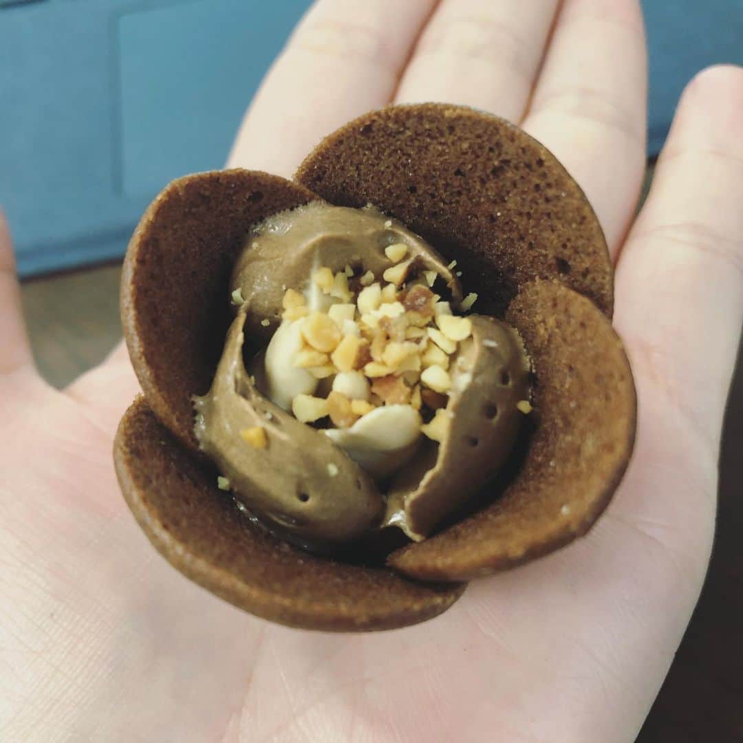 のインスタグラム：「. かわいいスイーツは テンションあがります(*´艸｀*) . #tokyoチューリップローズ #花」