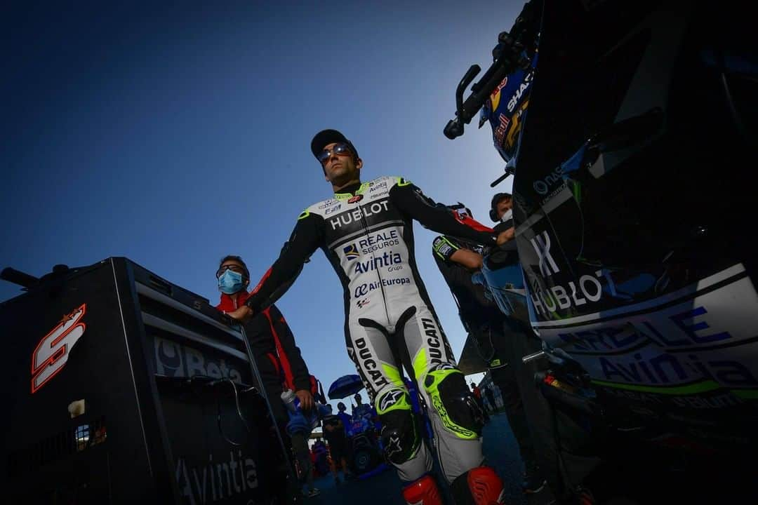 MotoGPさんのインスタグラム写真 - (MotoGPInstagram)「Those goosebumps before the final #MotoGP race of 2020 🏁 #SwipeLeft ⬅️ #PortugueseGP 🇵🇹 #Grid #Motorcycle #Racing #Motorsport」11月23日 19時49分 - motogp