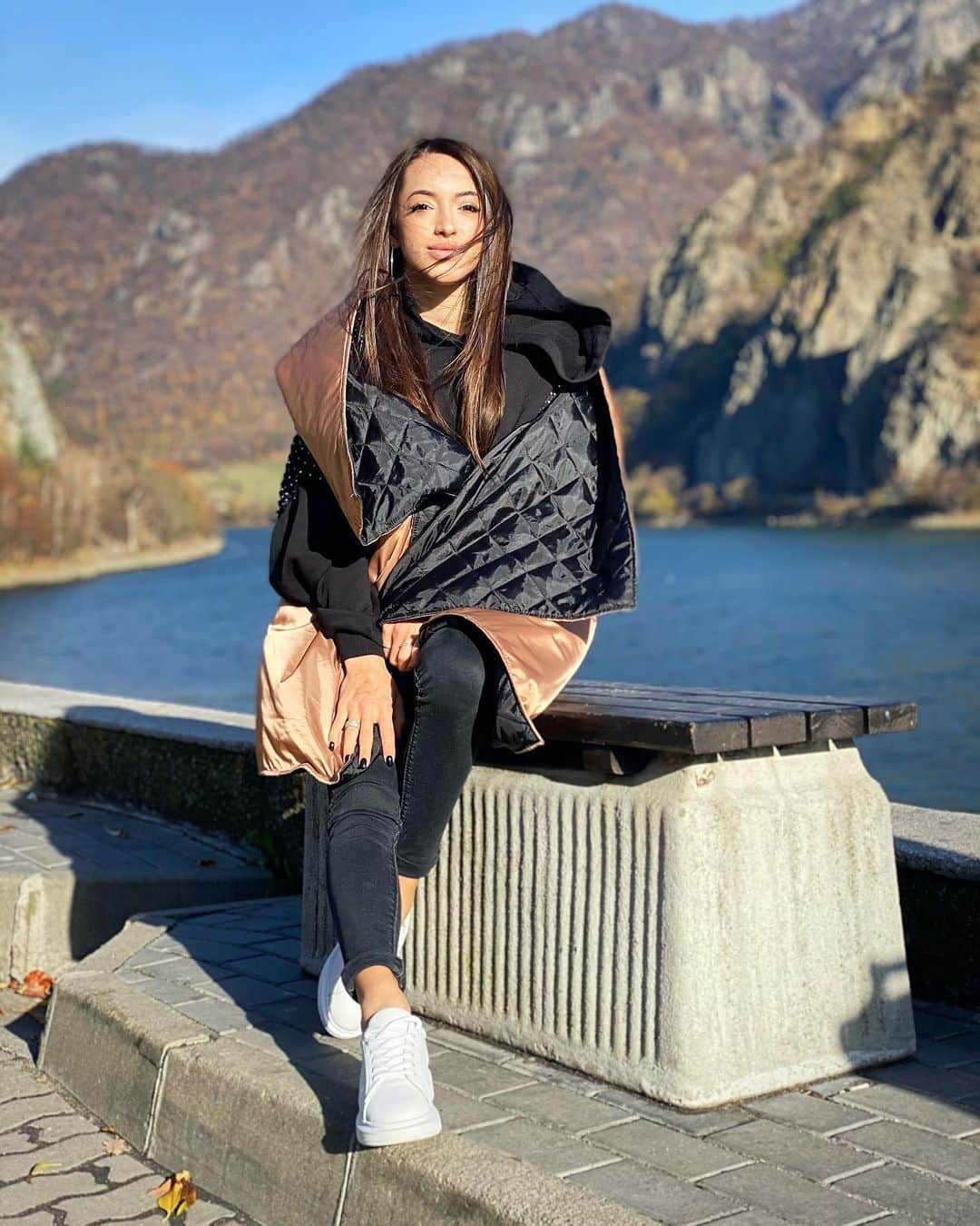ラリサ・ヨルダケのインスタグラム：「Silence is refreshment for the soul. 🌬」