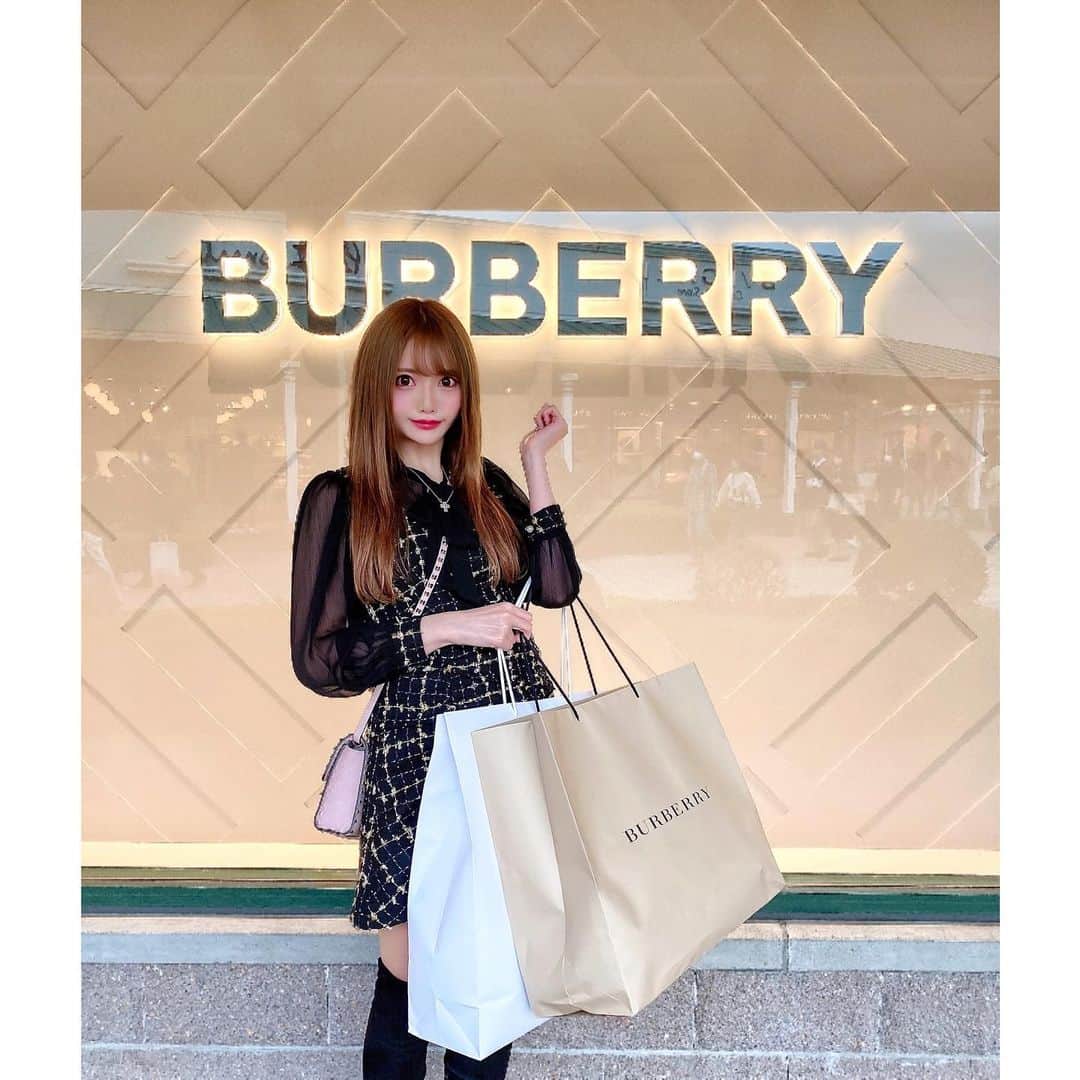 りのにゃんのインスタグラム：「+ .*ʚ♡ɞ*.+ﾟ﻿ ﻿ ﻿ ﻿ Shopping👗👒﻿ ﻿ お買い物中毒なわたし♥️﻿ ﻿ ﻿ ﻿ ﻿ #歌舞伎町#池袋東口#キャバ嬢#キャバクラ#水商売#プリンスグループ#プリンスグループ東京#池袋redshoes #レッドシューズ#御殿場アウトレット#御殿場プレミアムアウトレット#アウトレット#彼女とデートなうに使っていいよ#彼女の私生活  #fashion#codenate#shopping#韓国ファッション#burberry#followme#いいね返し#いいねした人で気になった人フォロー#インスタ映え﻿ ﻿ ﻿ ﻿ ﻿」